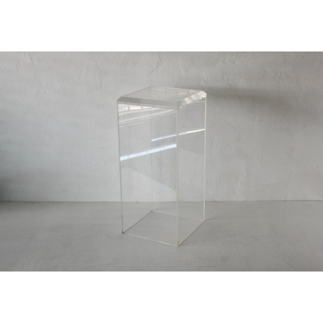 1980s Modern Lucite Acrylic Pedestal Column Stand Beveled Edge Detail Vintage For Sale - Image 5 of 13
