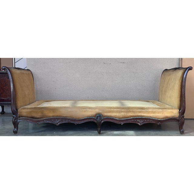 Magnificent 18th century French Louis XV period daybed. The bed needs a reupholstered , we can do it with the color velvet...