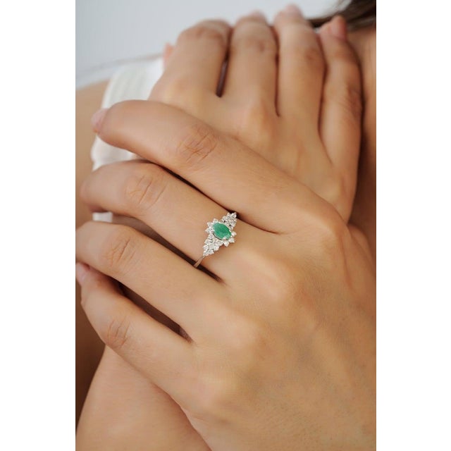 Gemstone Art Deco Oval Emerald & Diamond Halo Cluster Ring in Silver, Size 7.5 For Sale - Image 7 of 12