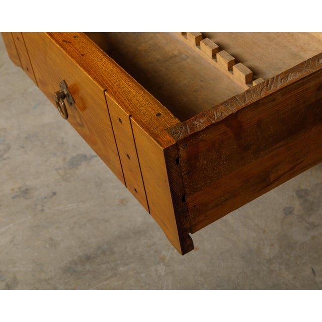 English 1880s Pine Coffee Table with Lotiform Style Legs and Single Drawer For Sale - Image 11 of 12