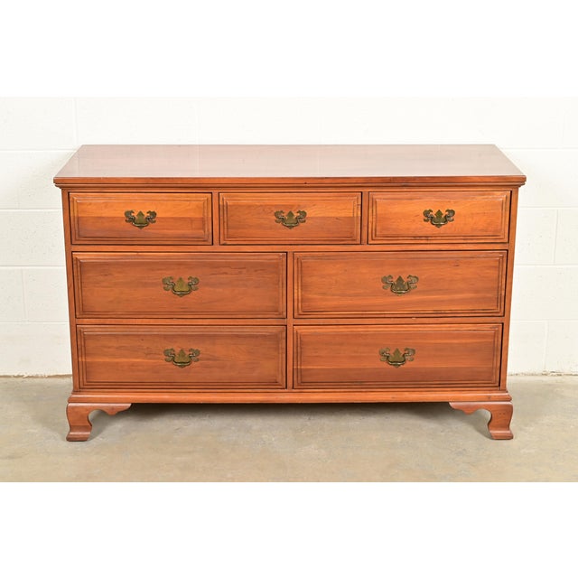 A beautiful Georgian, Chippendale, or American Colonial style seven-drawer dresser or chest of drawers By Davis Cabinet...