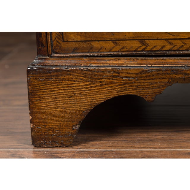 English English 1800s George III Burl Wood Four-Drawer Commode with Feather Banding For Sale - Image 3 of 12