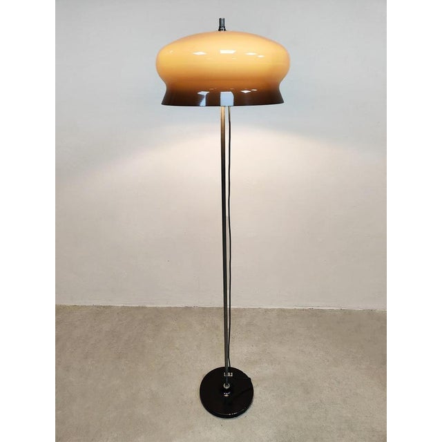 Illuminated! This rare vintage standing “Mushroom” lamp by Willem Hagoort from the 1960s is an absolute eye-catcher. The...