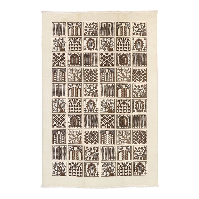 Vintage Persian Bakhtiari Rug - 06'09 X 10'01 For Sale