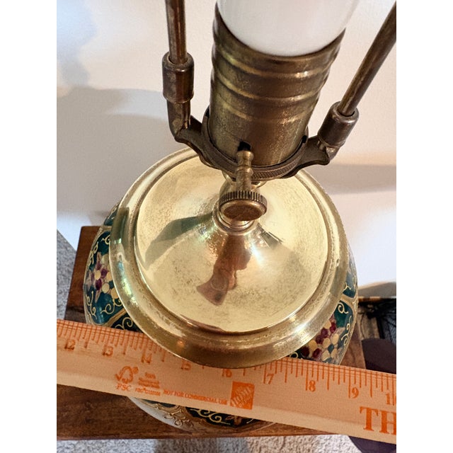 Vintage Wildwood Chinoiserie Hand-Painted Porcelain Brass Table Lamp For Sale - Image 9 of 18