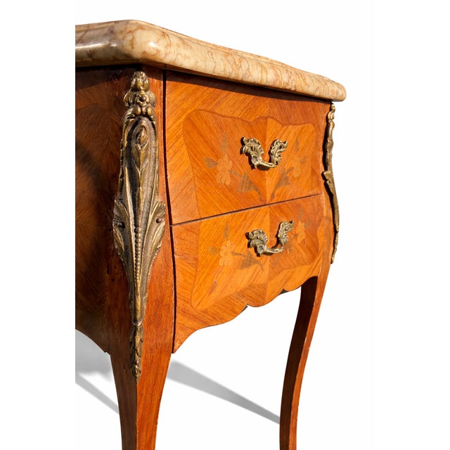 French Louis XV Style Inlaid Bedside Tables with Marble Tops, 1920s, Set of 2 For Sale - Image 4 of 7