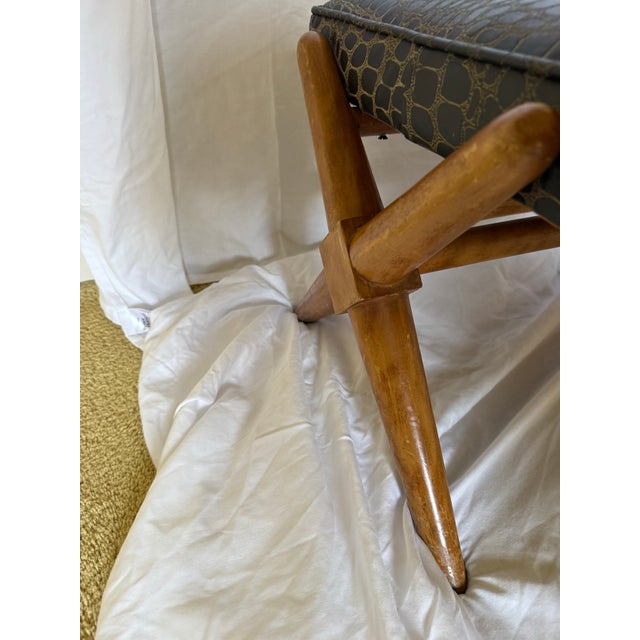 Authentic t.h. Robsjohn-Gibbings for Widdicomb Walnut X-Base Footrest Ottoman, Labeled, C. 1952-1955 For Sale - Image 12 of 12