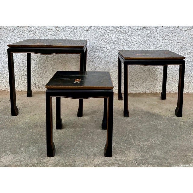 Chinoiserie 1960s Set of Three Antique Chinese Lacquered Nesting Tables For Sale - Image 3 of 11