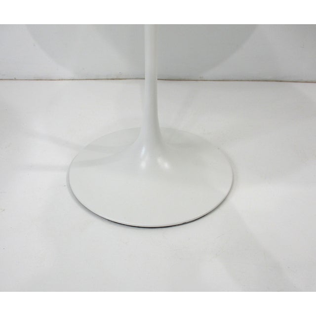 Eero Saarinen 20" Tulip Side Table for Knoll ( B ) For Sale - Image 9 of 12