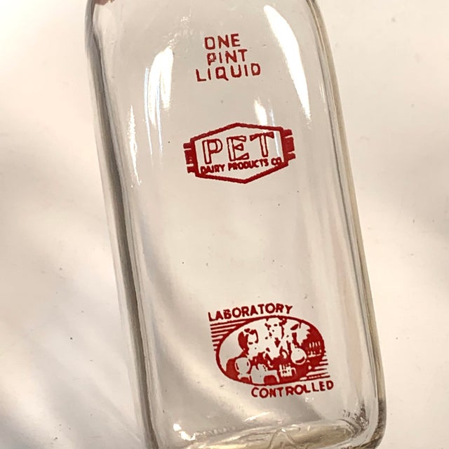 Circa 1940s Pet & Kainz Dairy Glass Pint Milk Bottles – Pair For Sale - Image 4 of 12