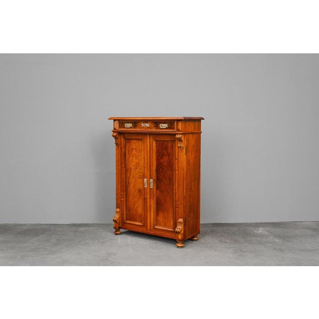 Late 19th Century Gründerzeit Vertiko in Walnut For Sale - Image 4 of 18