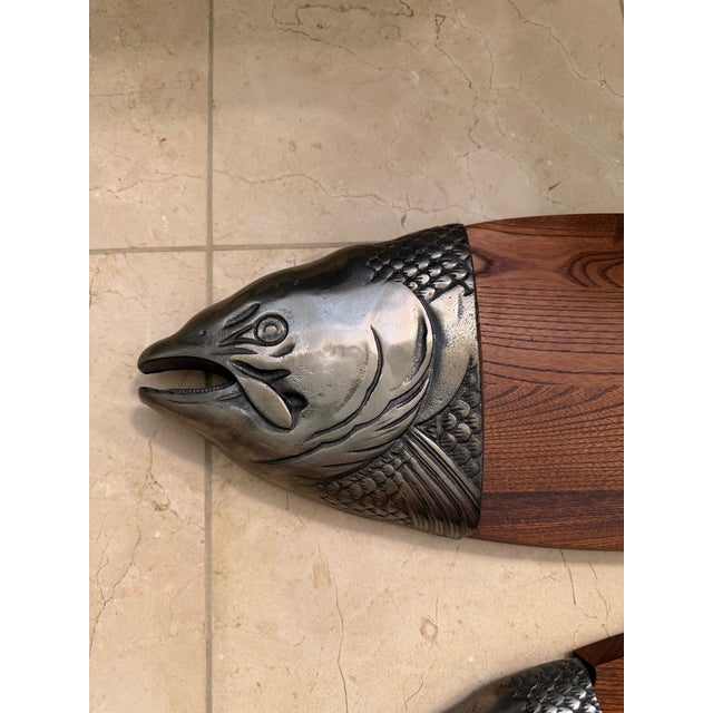 1960s Vintage Mid-Century Modern MCM Fish Metal Wood Wall Art Plaques Platter Sculpture For Sale - Image 5 of 6