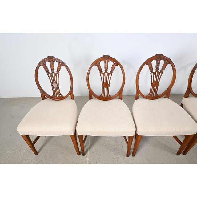 1920s Elegant Set of Six Hepplewhite-Style Carved Dining Chairs With Oval Backrests For Sale - Image 5 of 16