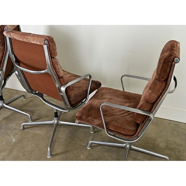 Mid-Century Modern Vintage Eames Herman Miller Soft Pad Leather Armchairs - Set of 4 For Sale - Image 3 of 12