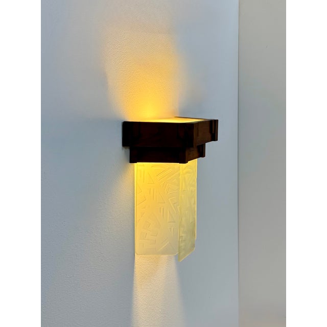 Art Deco Modernist Wall Sconce in Oak and Frosted Glass, France, 1930 For Sale - Image 4 of 14