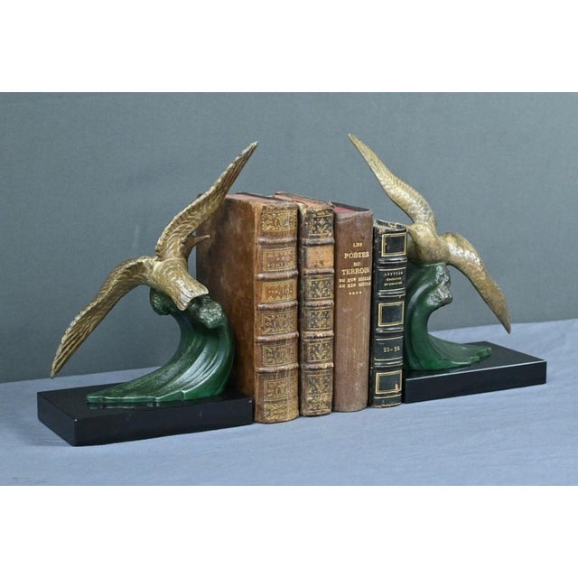 Elegance, refinement and geometric audacity: these are the words that come to mind when we contemplate this pair of Art...