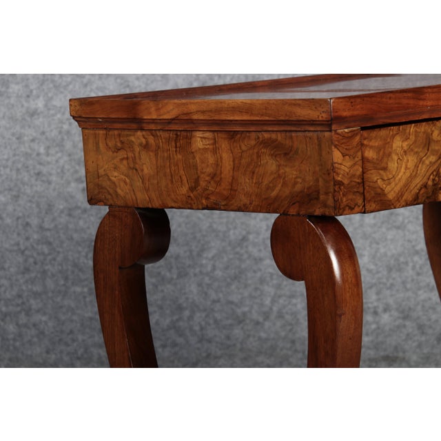 Small Antique Biedermeier Side Table in Walnut, 1830 For Sale - Image 12 of 18