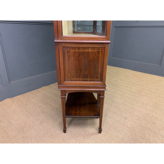Inlaid Mahogany Display Cabinet from Maple & Co., 1900s For Sale - Image 17 of 18