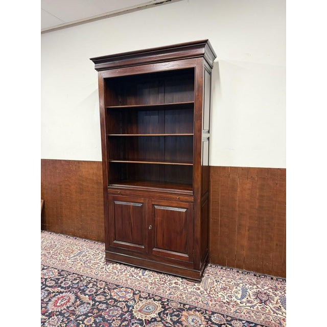 Classic English Mahogany Bookcase For Sale - Image 3 of 13