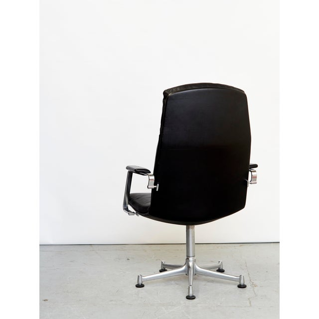 In its understated functionality, the FK86 is a typical Kastholm & Fabricius design. The combination of leather and steel...