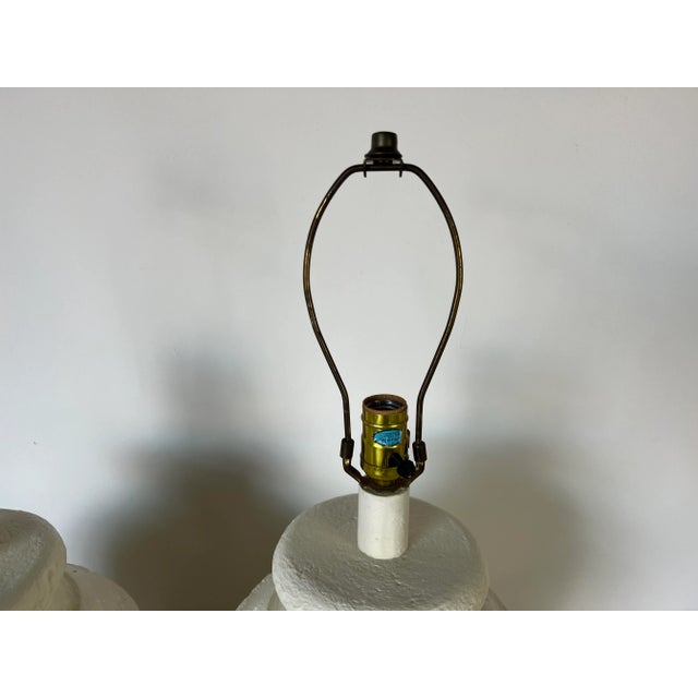 80's Postmodern -Style Ribbed Design Plaster Table Lamps - a Pair For Sale In Miami - Image 6 of 11