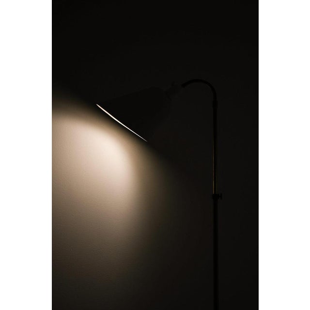 Early Floor Lamp in Brass and Lacquered Metal attributed to Arne Jacobsen, 1950s For Sale - Image 6 of 9