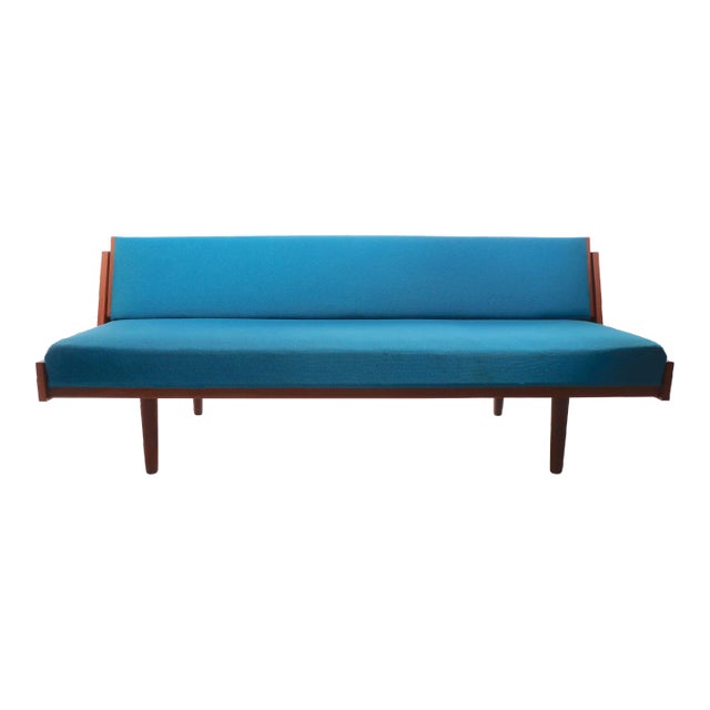 Danish Mid-Century Modern Daybed Sofa by Hans Wegner for Getma For Sale