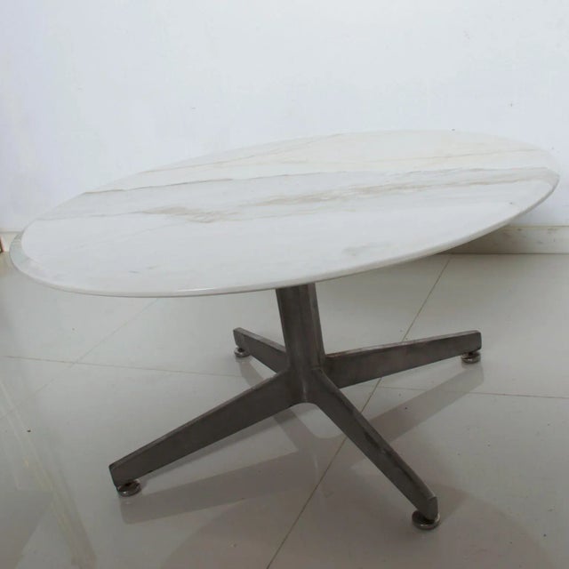 White 1960s Knoll Style Round Marble Coffee Table Star Base For Sale - Image 8 of 10
