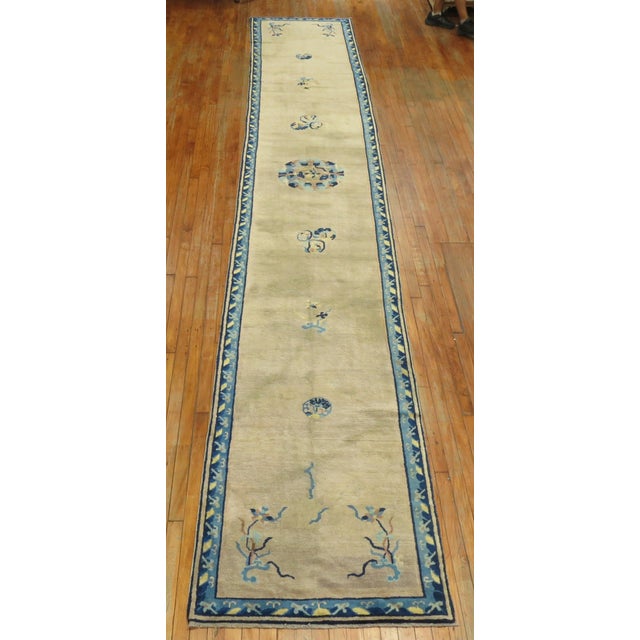 Long Beige Blue Chinese Runner, Early-20th Century - 3' x 19'3" For Sale In New York - Image 6 of 6