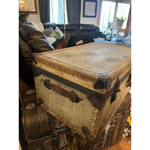Rogers and Madison Antique Cream Victory Steamer Cabin Trunk Storage Coffee Table For Sale - Image 10 of 10