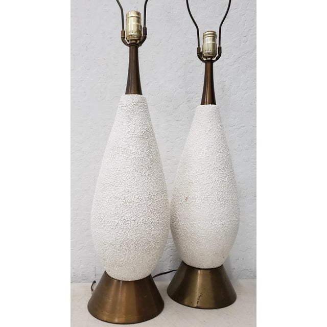 Mid-Century Modern Mid-Century Modern White Textured Ceramic Table Lamps - a Pair For Sale - Image 3 of 5