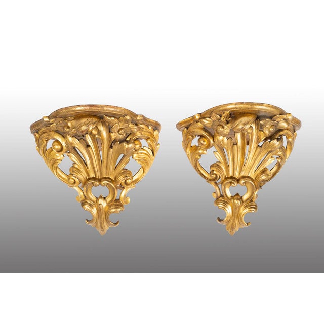 Antique 19th Century Louis Philippe Corner Shelves in Gilded and Carved Wood, Florence, Set of 2 For Sale - Image 3 of 5