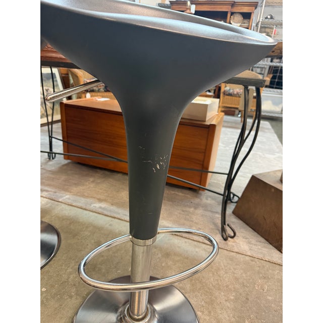 1990s Modern Magis "Bombo" Adjustable Swivel Bar Stools by Stefano Giovannoni - A Pair For Sale - Image 10 of 11
