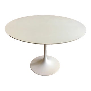 Eero Saarinen "Tulip" Round Dining Table for Knoll 1960s Mid Century Modern For Sale