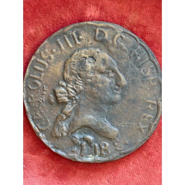 1960s Italian Framed Bronze Classical Medallion Wall Plaque in Giltwood Round Frame, 9” Diameter For Sale In Los Angeles - Image 6 of 7