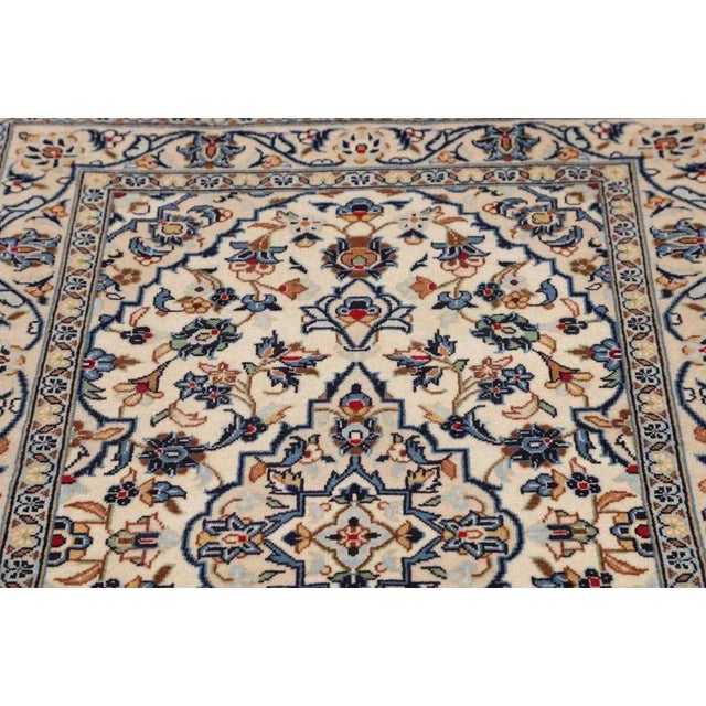 Kashan Rug in Hand-Knotted Wool For Sale - Image 8 of 11