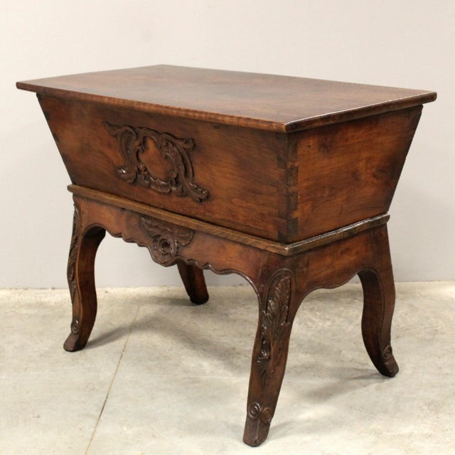 18th Century Louis XV Sideboard in Walnut and Cherry For Sale - Image 4 of 11