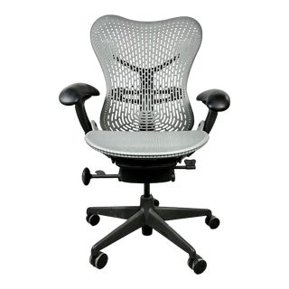 2004 Herman Miller Mirra 2 Multi-Adustable Tilt Swivel Office Desk Chair Medium For Sale