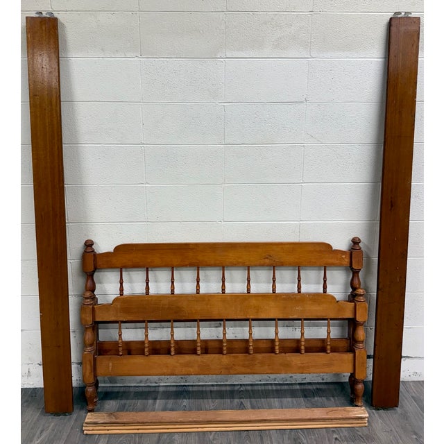 This is an absolutely stunning vintage Early American Colonial full-size Jenny Lind spindle bed featuring beautifully...