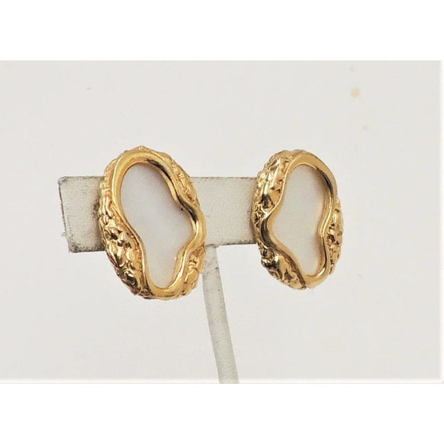Modern Vintage Signed Napier Modernist Mother-Of-Pearl Clip Earrings, 1982 - 2 Pieces For Sale - Image 3 of 9