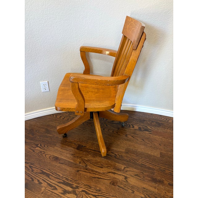 American Authentic J. S. Ford, Johnson & Co. Quarter-Sawn White Oak Adjustable Swivel Office Chair, C. 1905–1915 For Sale - Image 3 of 12