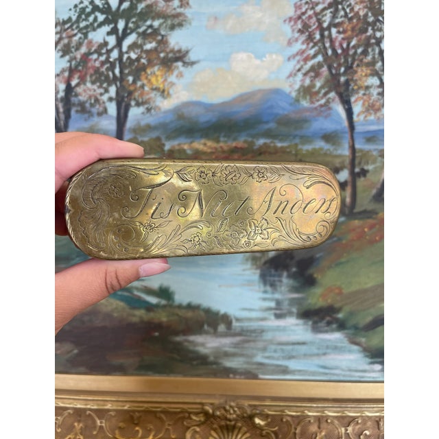 19th Century Possibly Dutch Brass and Copper Toned Snuff Box With Figural Tavern Scene and "T Is Niet Anders" Inscription. For Sale - Image 10 of 10