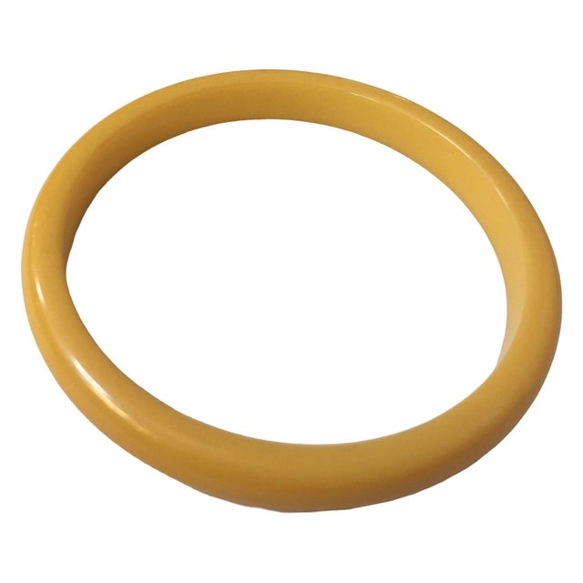 1/4" thick Bakelite bangle bracelet in a butterscotch color. 2 3/8" inside circumference.