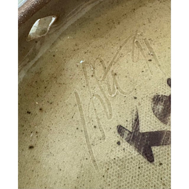 1990s Signed 1991 Abstract Modernist Studio Pottery Wall Plate – 10.75” For Sale - Image 5 of 5