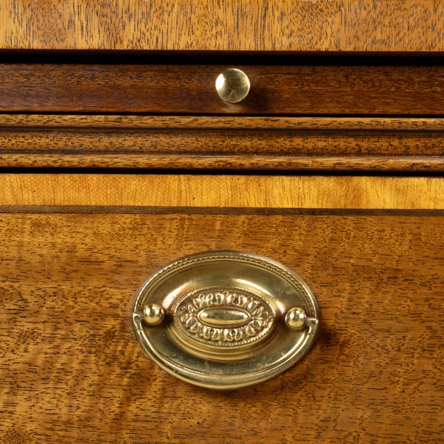 1980s Baker Furniture Georgian Inlaid Banded Mahogany Bowfront Bachelor Chest of Drawers For Sale In Tampa - Image 6 of 17