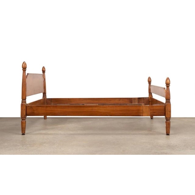 American Antique American Country Sheraton Low Poster Maple Full Bed For Sale - Image 3 of 3