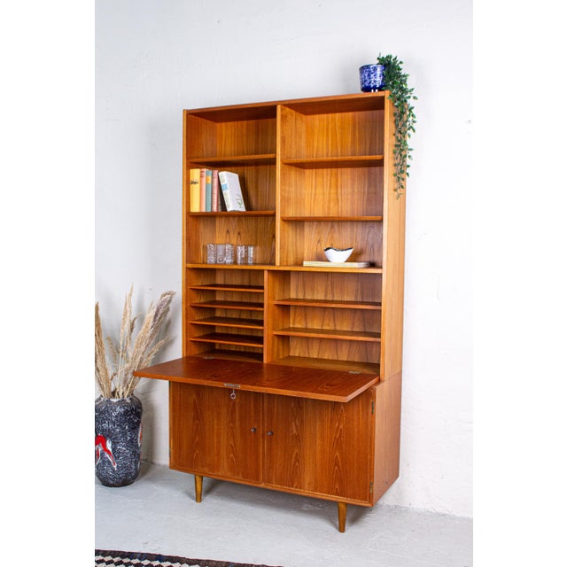 Mid-Century Modern Danish Secretary in Teak by Poul Hundevad for Hundevad & Co., 1960s For Sale - Image 3 of 18