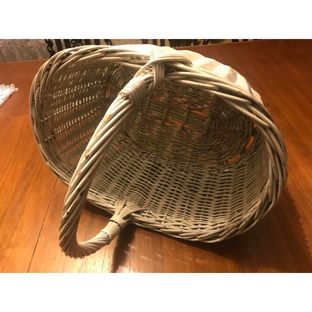 White Wicker Basket, 1970s For Sale - Image 3 of 15