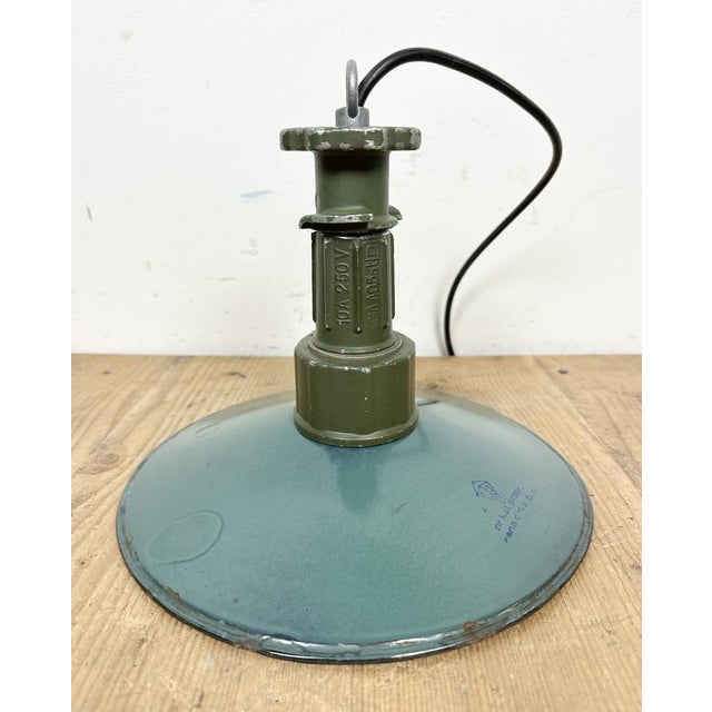 Industrial Green Enamel Pendant Lamp with Cast Aluminium Top, 1960 For Sale - Image 13 of 16
