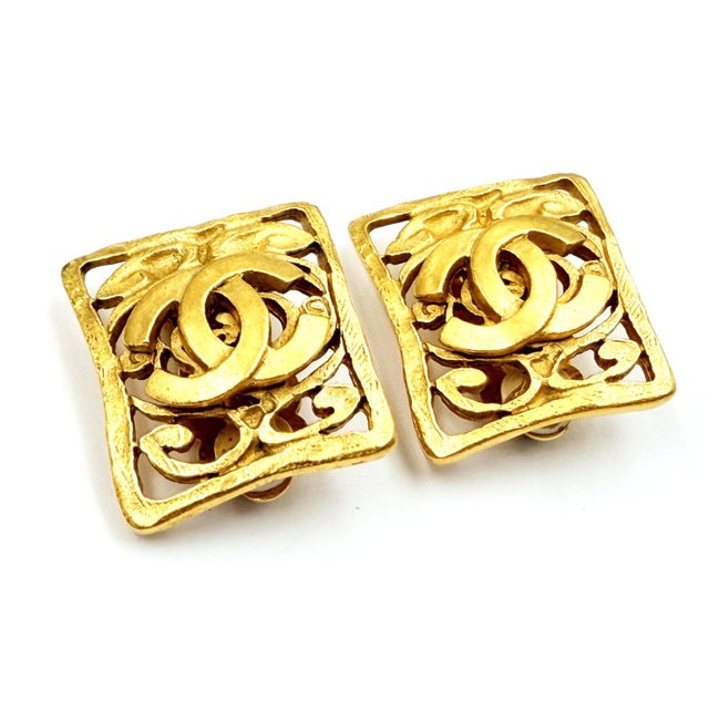 Chanel Vintage Gold Plated CC Filigree Rectangle Clip on Earrings, A Pair For Sale In Los Angeles - Image 6 of 6